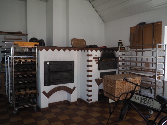 P4300124 Heimathof Backhaus 555