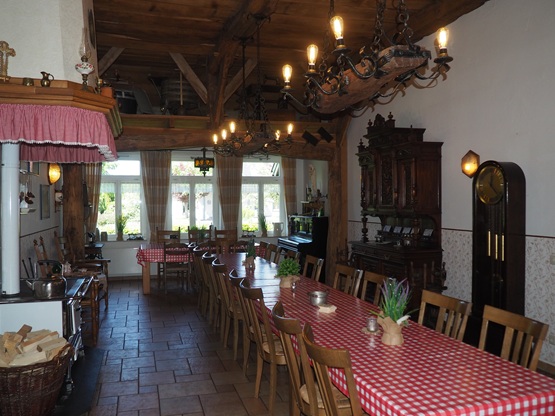 P4300129 Heimathof Kueche Tisch 555